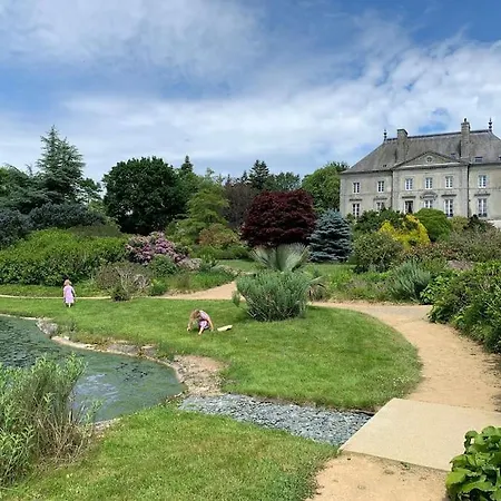 Secluded, Charming 2 Bedroom Cottage, Heated Pool * Levaré