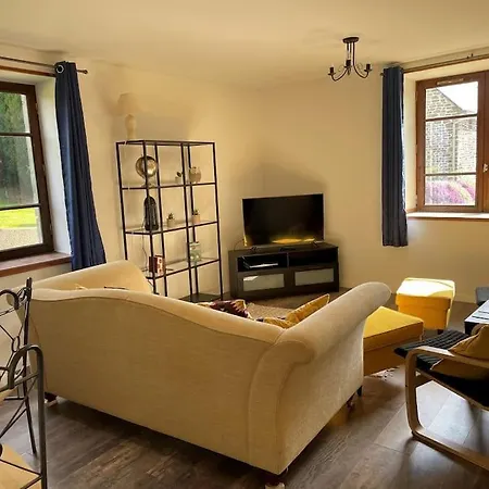 Secluded, Charming 2 Bedroom Cottage, Heated Pool Semesterbostad Levaré