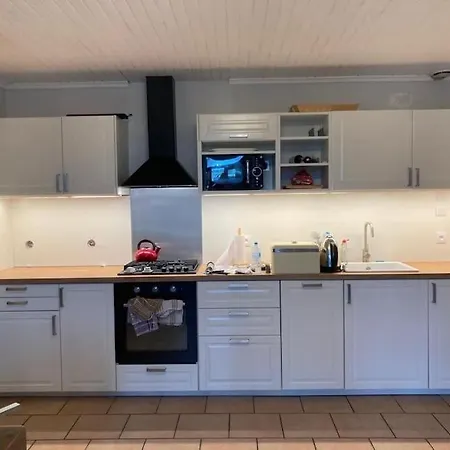 Secluded, Charming 2 Bedroom Cottage, Heated Pool Levaré