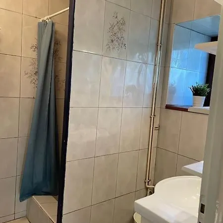 Secluded, Charming 2 Bedroom Cottage, Heated Pool Semesterbostad