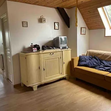 Semesterbostad Secluded, Charming 2 Bedroom Cottage, Heated Pool Levaré
