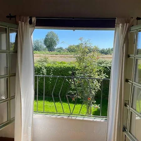 Secluded, Charming 2 Bedroom Cottage, Heated Pool Semesterbostad Levaré