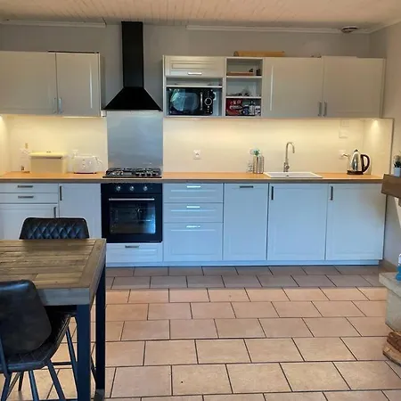 Secluded, Charming 2 Bedroom Cottage, Heated Pool Semesterbostad *