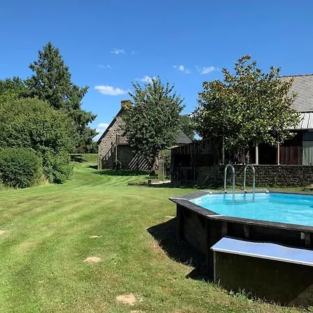 Secluded, Charming 2 Bedroom Cottage, Heated Pool * Levaré