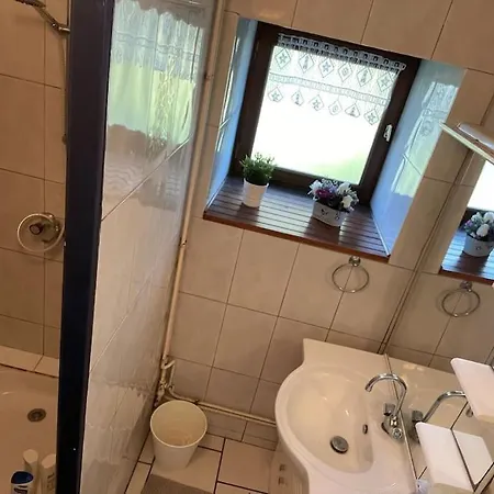 Secluded, Charming 2 Bedroom Cottage, Heated Pool Levaré
