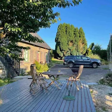 Semesterbostad Secluded, Charming 2 Bedroom Cottage, Heated Pool *