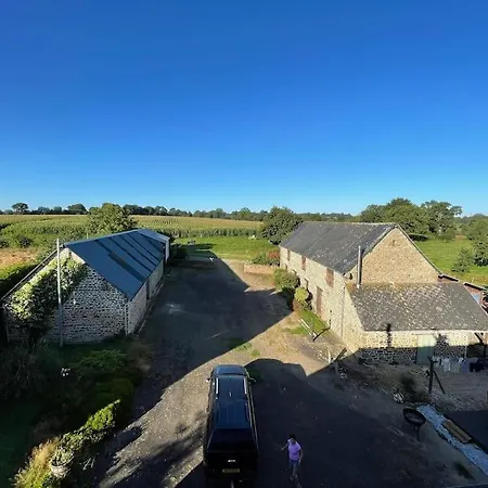 Secluded, Charming 2 Bedroom Cottage, Heated Pool * Levaré