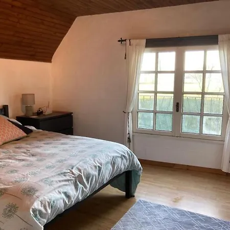 Semesterbostad Secluded, Charming 2 Bedroom Cottage, Heated Pool *
