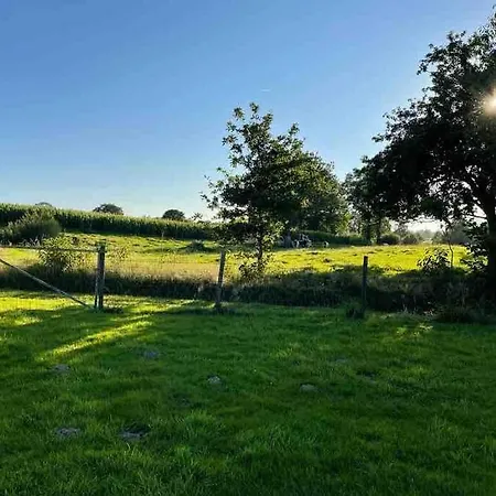 Secluded, Charming 2 Bedroom Cottage, Heated Pool Semesterbostad *