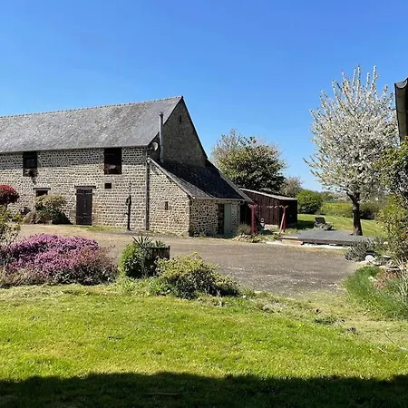 Secluded, Charming 2 Bedroom Cottage, Heated Pool Semesterbostad Levaré