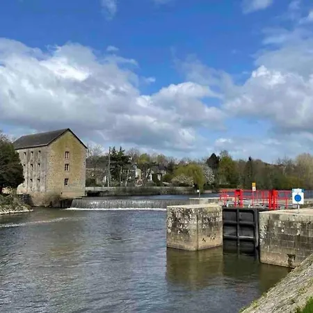 Secluded, Charming 2 Bedroom Cottage, Heated Pool *