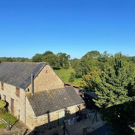Secluded, Charming 2 Bedroom Cottage, Heated Pool Semesterbostad *