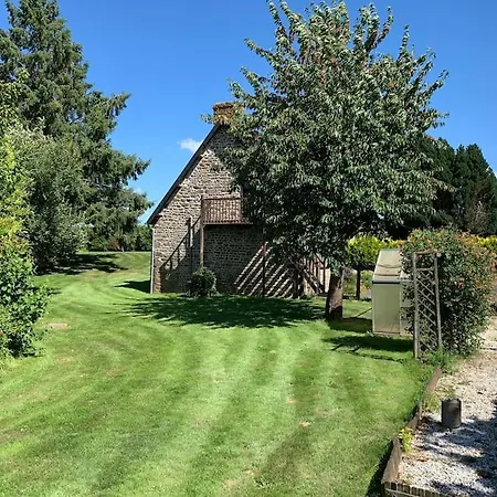 Secluded, Charming 2 Bedroom Cottage, Heated Pool Semesterbostad Levaré